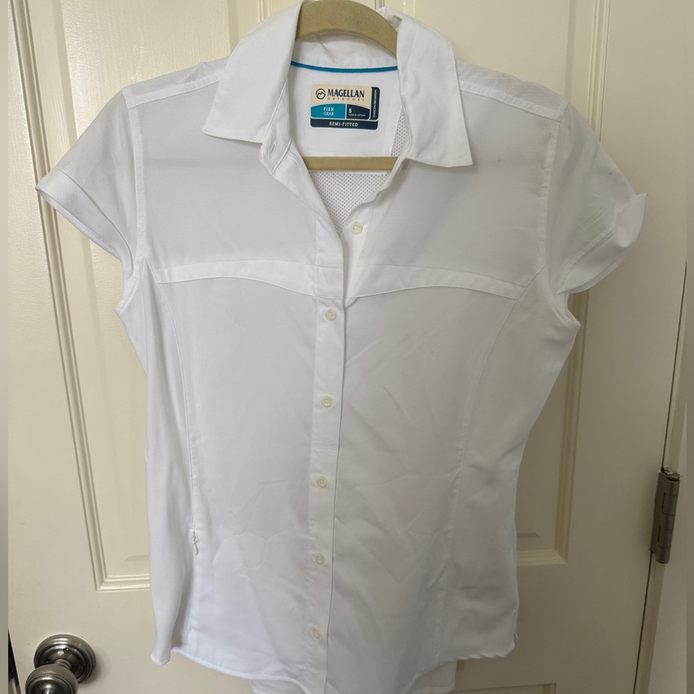 Magellan Outdoors Women's Fitted White Button-Down Shirt